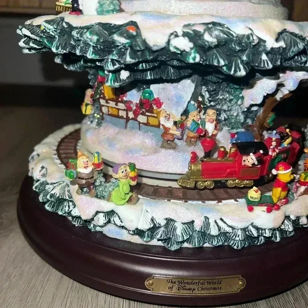 VINTAGE DISNEY HOLIDAY The Bradford Exchange | Disney 208 Hawthorne Village